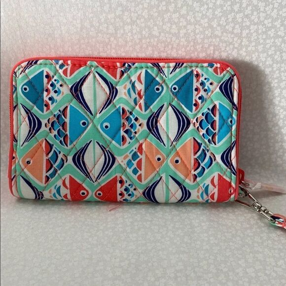 Vera Bradley RFID GRAB & Go Wristlet.  Go Fish - Picture 5 of 5